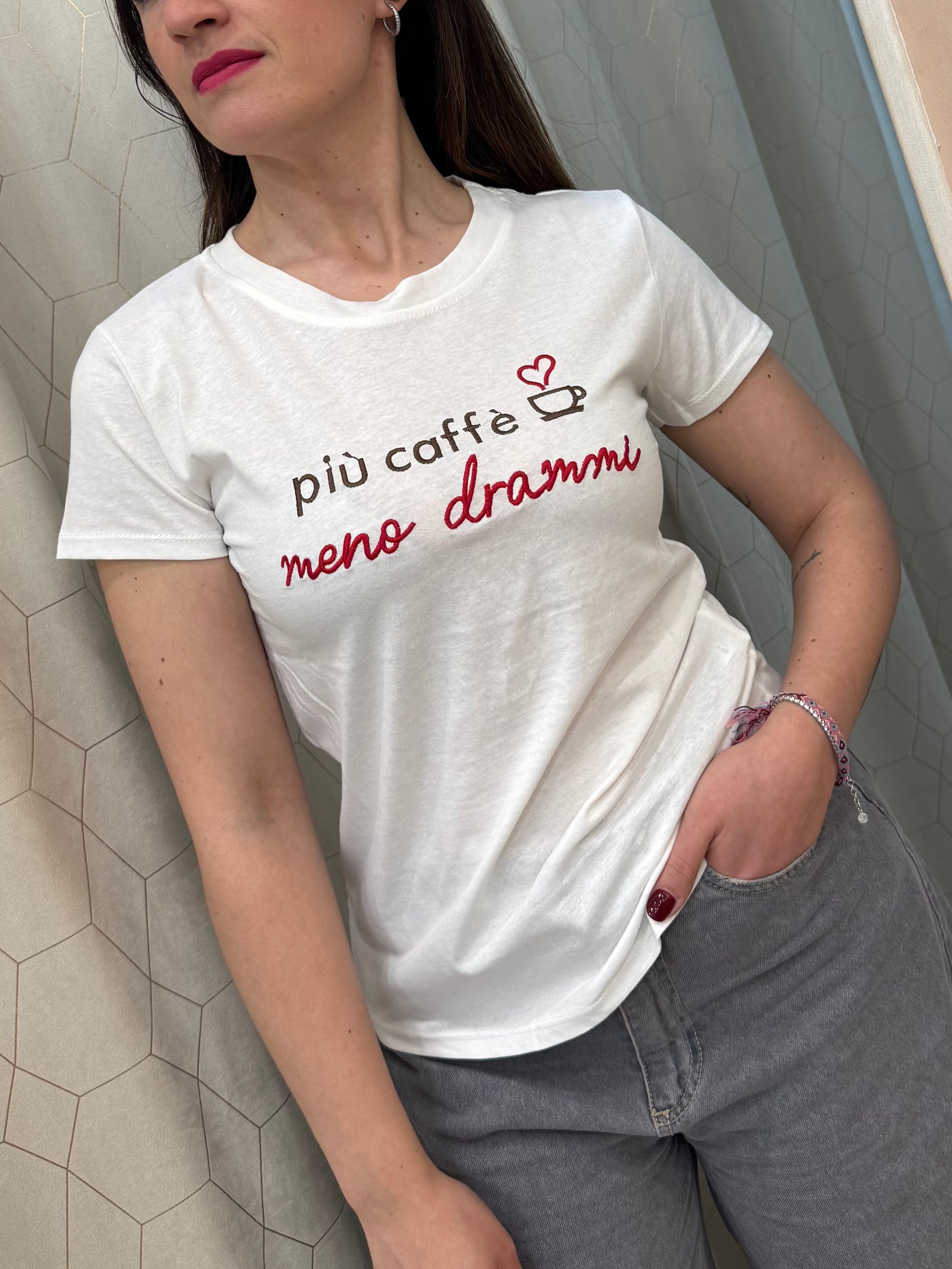 T-shirt "Più caffè meno drammi"